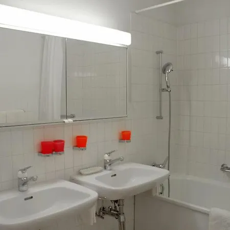 Sleeps 5 Pool Wifi * Minusio